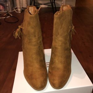 Cute tan women’s booties size 9
